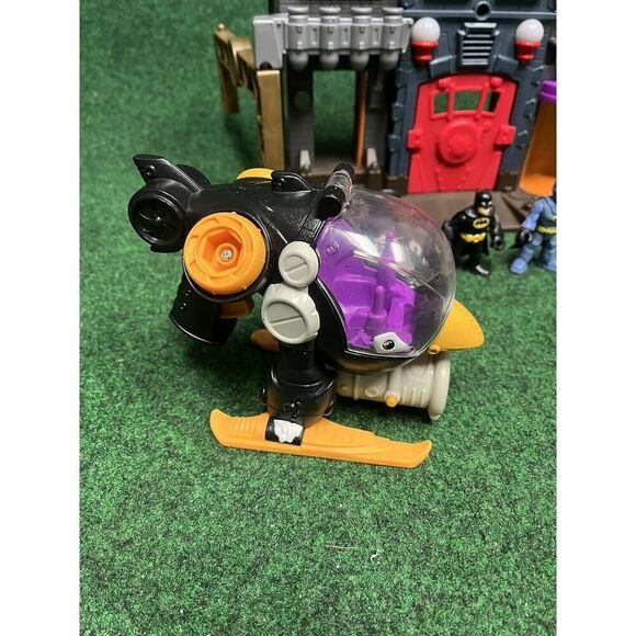 Imaginext Super Friends Gotham City PD Jail Penguin Playset with Penguin - Picture 8 of 8